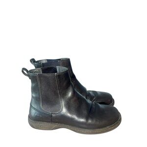 UGG Men’s Black Leather Pull On Chelsea Boots Size 12‎